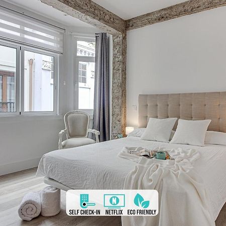 א-קורוניה Central Square Deluxe Apartment מראה חיצוני תמונה