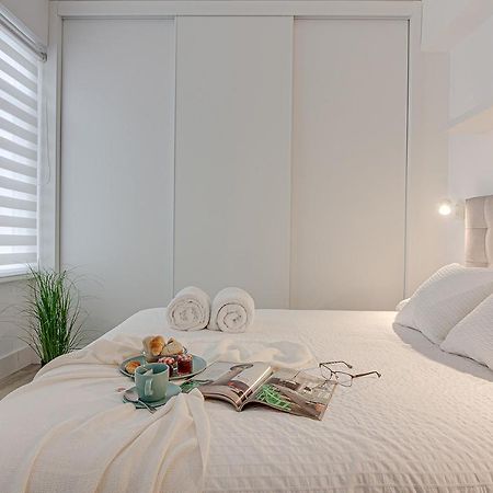 א-קורוניה Central Square Deluxe Apartment מראה חיצוני תמונה