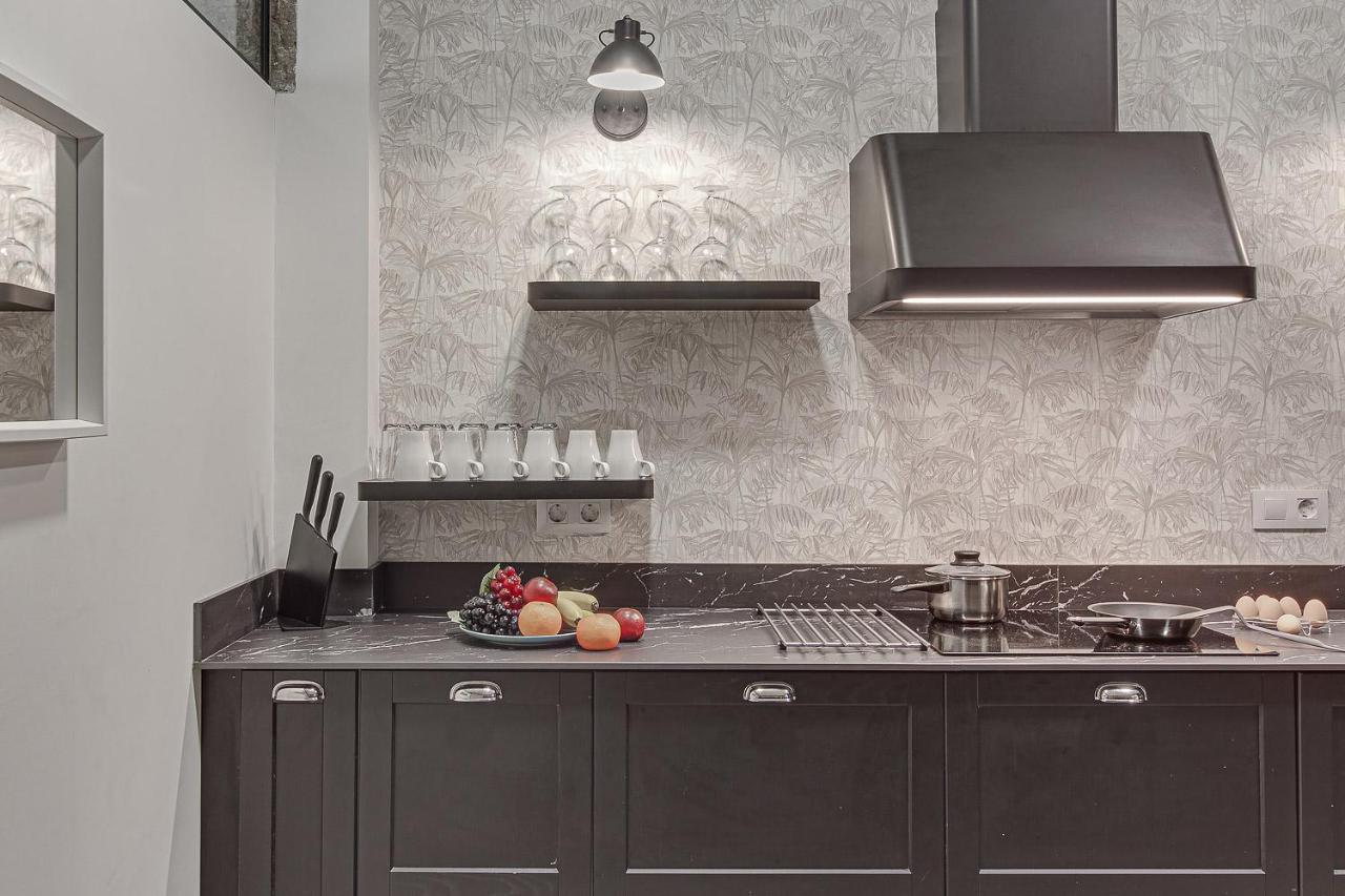 א-קורוניה Central Square Deluxe Apartment מראה חיצוני תמונה