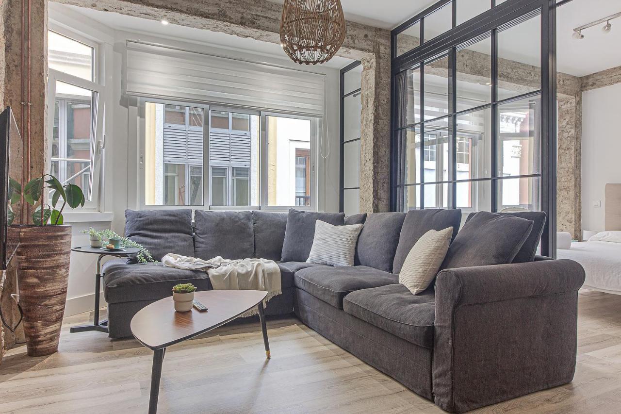 א-קורוניה Central Square Deluxe Apartment מראה חיצוני תמונה